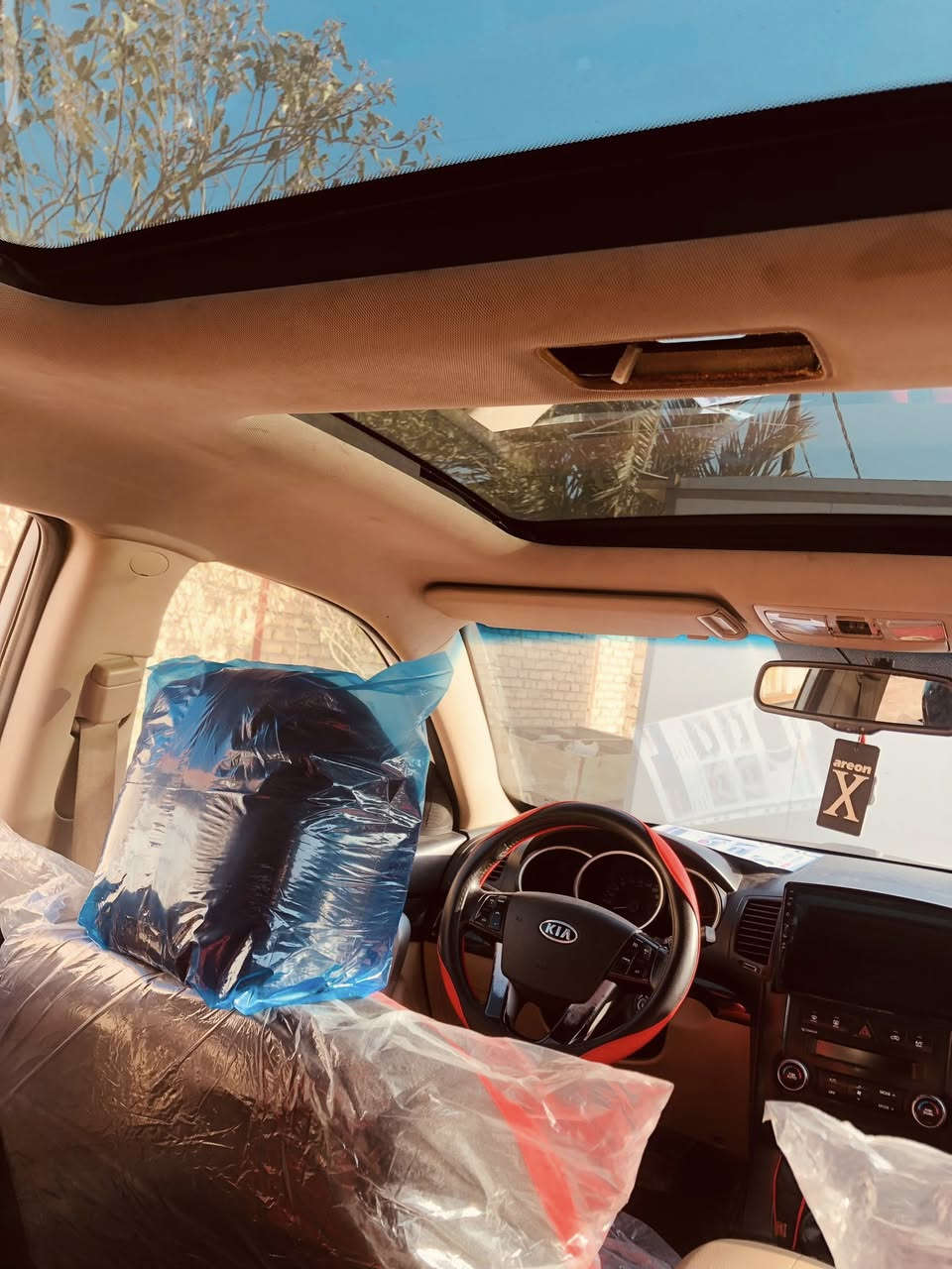 سورنتو 2010 شكل ال 2013 سته سنلدر سبعة راكب بنوراما ثلاث قطع تبريد رقم بغداد بأسمي الجديد فقط بنيد صبغ وبيها سونار مكانها بابل الشوملي .***********
