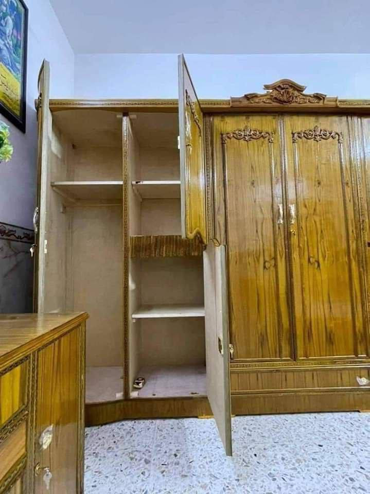 كنتور  6   باب  4 ملم 
الوجه صاج الداخل خشب عادي  القاعدة 
بلوك الضهر جرجوبة براغي 

*القياس 
الكنتور ارتفاع   220 سم وعرض 360 سم


**إذا كنت صاحب هذا الإعلان وتريد حذفه لأي سبب، رجاءا أرسل رسالة إلى الدعم الفني**