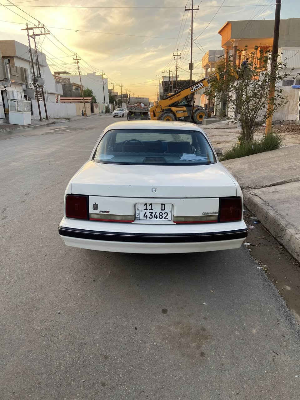 سلام عليكم اولدز ٩٠ رقم بغداد مشروع وطني سنوية جديد لغاية ٢٠٣٠ لوحات جديد و دولي وبأسمي شخصيا مصبوغ عام جمالية بدون ضربه بدون خياس محرك كير شرط تبريد تدفئة شرط كهربائيات كله شغال وبلاد حتى البك لايت بلاد مو تجاري تخم كب موجود بس وحده بي كسر سعره ٥٣ ومجال مكان السيارة كركوك  *********** تحياتي للكروب
