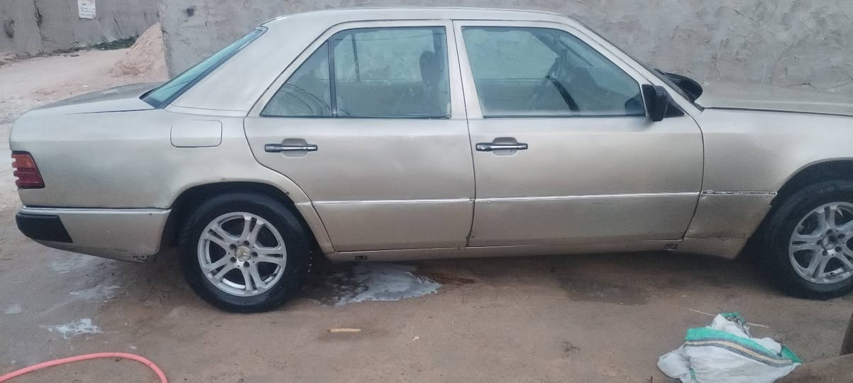 مارسدس دب٣٠٠ مديل ٨٦ مكينه وكير نضيفات حداديه جديده سنويه لل ٢٠٣١ تبريد شغال قواعد دبل مكفولات كهربائيات كله شغاله السعر ٣٦ وبيه مجال مكاني نجف لاتصال ***********
