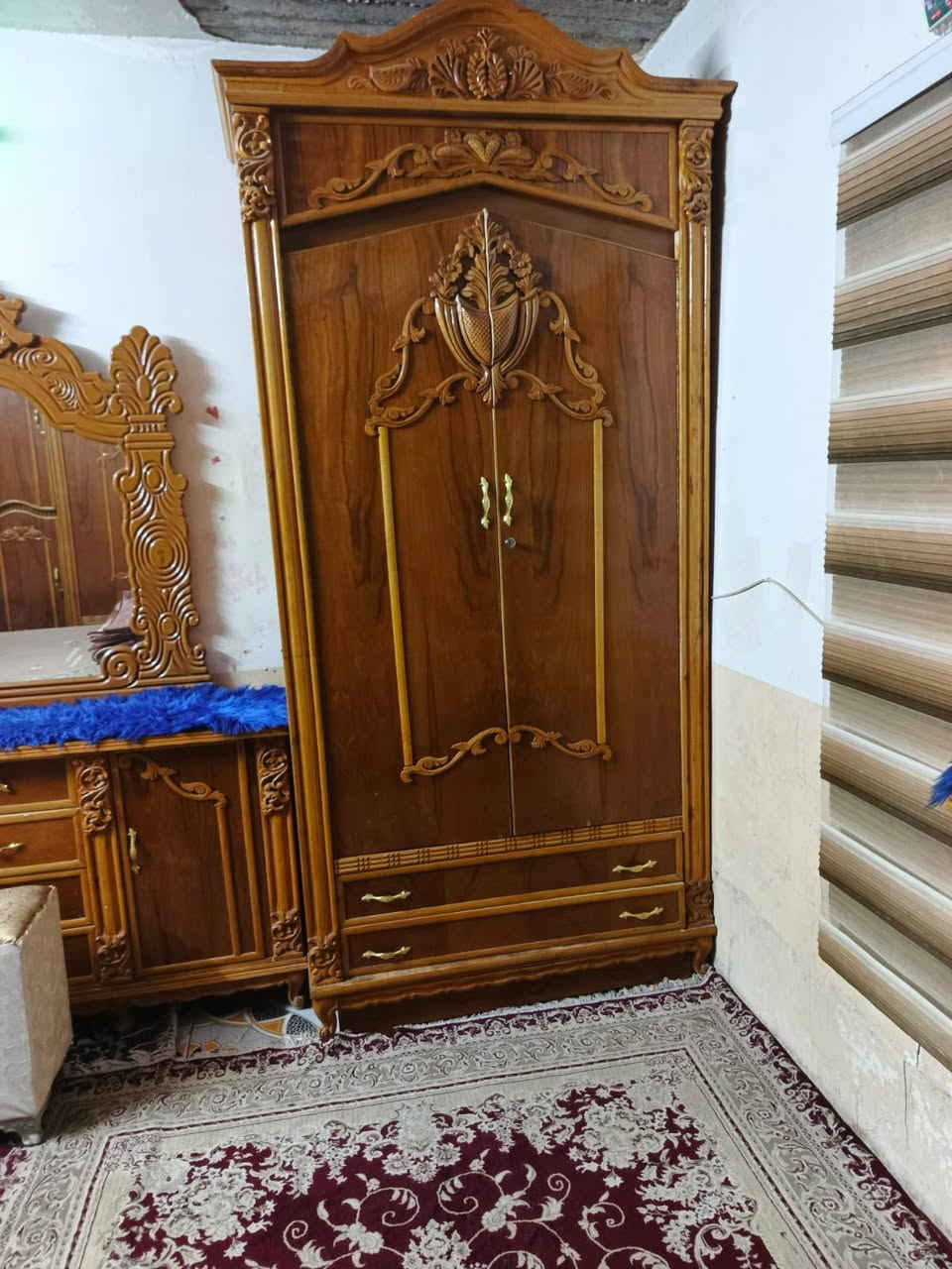 السلام عليكم الاغراض للبيع
1_ غرفة نوم 
2_ كومفيرة 
3_ تخم ملكي 
الرقم /*********** واتساب
