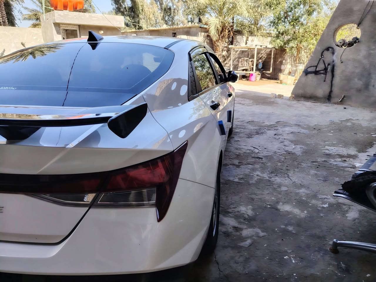 هونداي افانتي موديل 2024سياره كفاله عامه عداد كيلو متر 8000 ماشيه لون ابيض مواصفات عاديه  غاز بلادي وارد كوري علما بدون رقم تترقم جميع المحافظات مكان السياره محافظه واسط 
السعر 155$قفل رقم الهاتف ***********
***********
