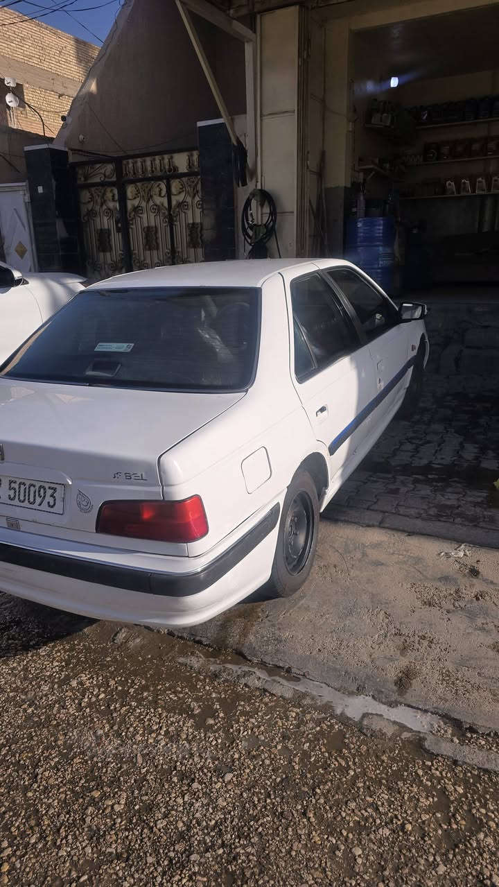 ٢٠١٥ سياره حلوه محرك والكير مالتها شرط مكفولات سياره مدوشمه بيها قطعه واحده فقط لا غير حلوه سياره نصبتها حلوه رقم وسنويه جديده يعني متصعد هزه مداور كبل سعرها ٤٨ وبيها مجال كلش قليل *********** مكانها نجف
