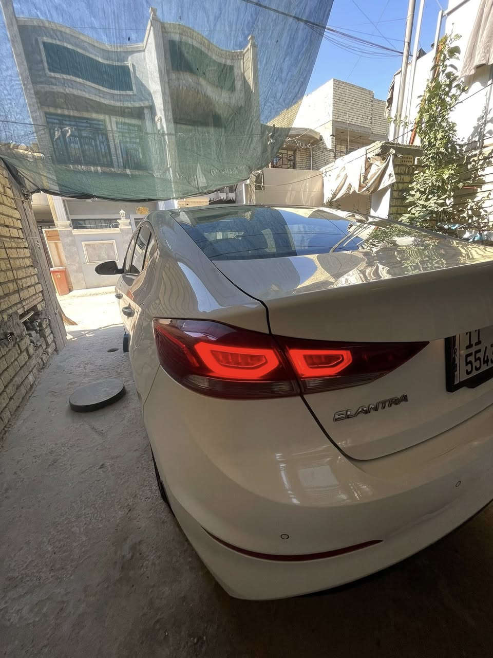 النترا 2017 خليجي للبيع
مسجله سنويه 2016 ماخذهه وكاله هيونداي وعلى ايدي السياره لليوم مابيهه نقص برغي تشغل وتطلع تحويل ثاني يوم ارقام انكليزية بأسمي هزة جديدة وسنوية جدد شرط التحويل 
مواصفات الايراني ماشية 100 
كفاله كير ومحرك وصبغ 
بيهه فقط بارد جاملغ يمنه وشخط مكحل بالباب السكن
فول مواصفات
كامرا خلفية
سلايد رووف 
بصمة تشغيل وابواب وصندوق 
صندوق ذكي 
كشن جلد 
كشنات امامية تبريد تدفئة
كشن خلفي تدفئة 
مري شفط 
مرايا قلاب مع البگ 
ويل كب 17 انج 
نظام ترحيب واستقبال 
حساسات امامي خلفي 
رادارات جانبيه 
مكان السياره بغداد الدورة
السعر 157$ وبيها مجال 
هـ ***********
