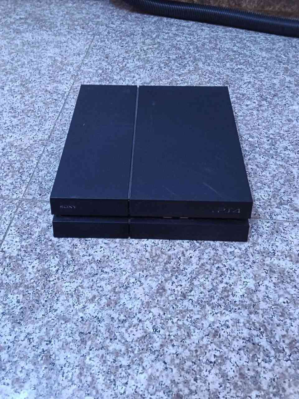 السلام عليكم ps4 فات اون لاين مع يدتين اصليات الذاكرة 512gb 
مع ups 850v السعر 225 الف قفل 
المكان بغداد السيدية 
الرقم ***********
