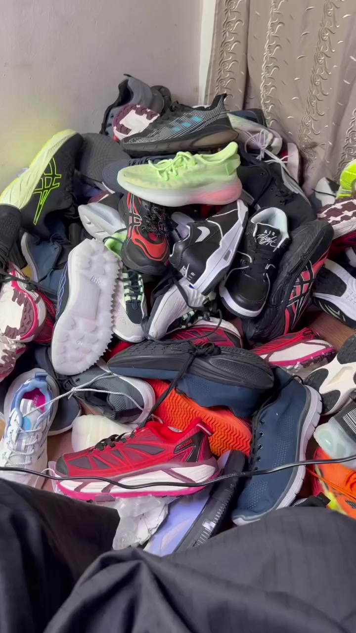 احذيه براند اصليه قياسات من ٤٠ ال ٤٨ موجود كامله القياسات سعر القطعه ٦،٥ الف بس ***********
