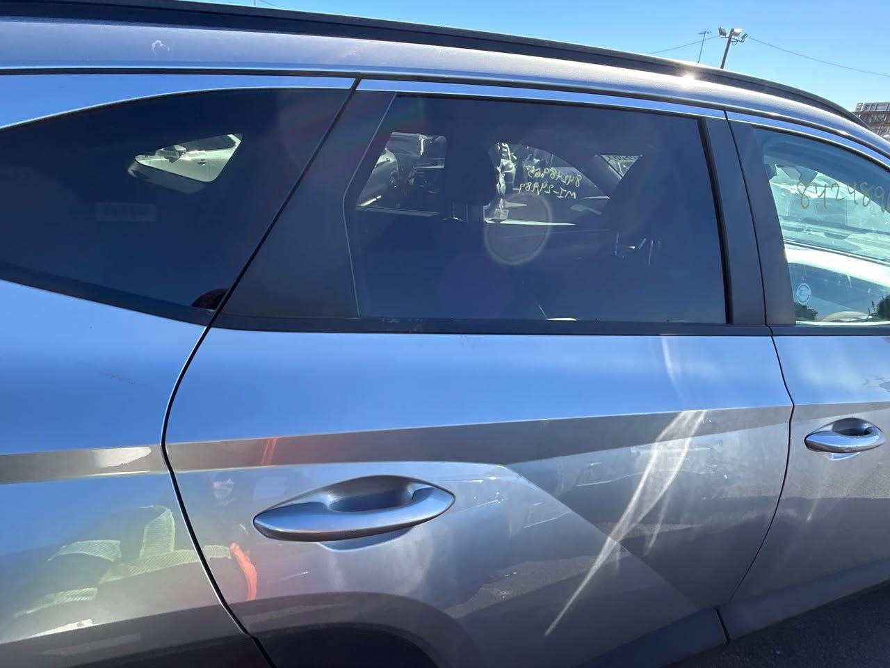 السلام عليكم ورحمه الله وبركاته
📍 عمان المنطقة الحرة
🚗 الموديل : 2024  هيونداي توسان  
🔴 الـعـداد : 24989 ميل 
🔴 اللـون : سلفر
🔴الضرر موضح بالصور 
مواصفات السيارة : Sel نص فول 
بالإمكان ادخال السيارة على كتاب الشهداء
  📍 موقع شركتنا  : ديالى بعقوبة / شركة نجوم اليمامة عمان المنطقة الحرة / شركة الجدير 
السـعـر :  15.000$   قابل للتفاوض
للتواصل على الارقام التالية 
*********** صلاح العبيدي 
*********** علي عباس
