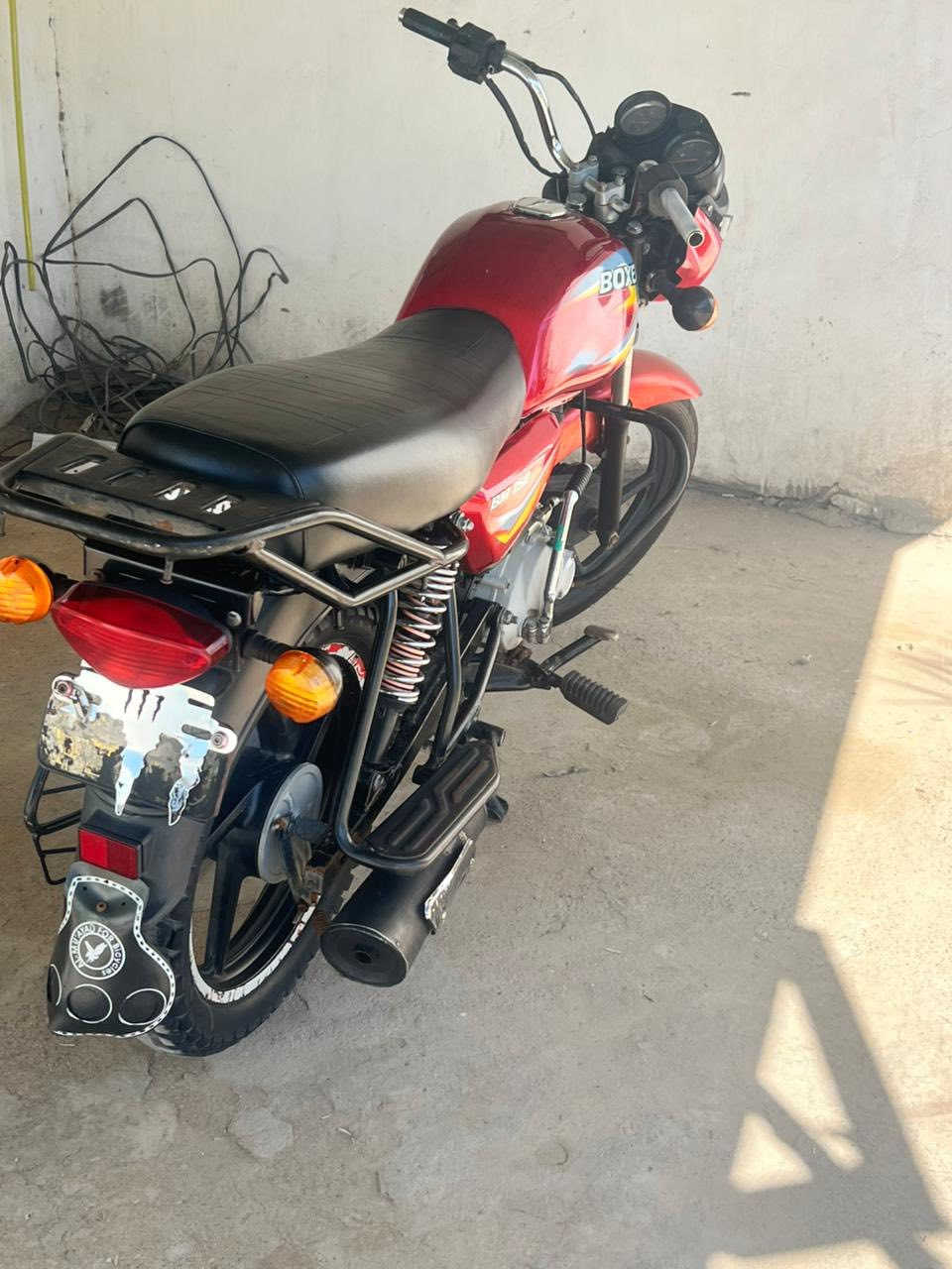 بوكسر ١٩ كفاله عامه اوراق محرك مامفتوح اسبانه مامدود عليه أوراق كامله نقصه بس بريك كدام 
 سعر٧٥٠ 
 بكاني خالص 
***********
