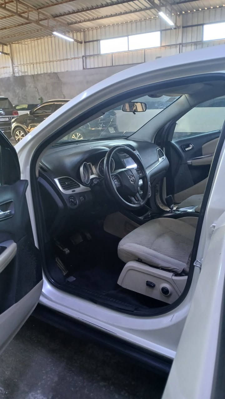 دوج جورني ٢٠١٢  اربعة سلندر ٧ راكب ثلاث قطع تبريد
حادثها جاملغ خلفي 
ماشية ١٣٤ الف كيلومتر 
شاشة كامرة دوارة حساسات خلفية تشغيل عن بعد 
مكانها واسط الزبيدية 
السعر ١١٠ ورقة 
***********
