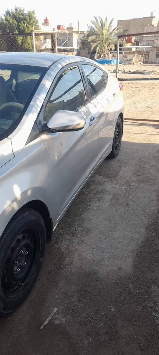 السلام عليكم اللنتره 13بسمي سنويه 27 حداديه جديده مكينه وكير نضيفات اي نقص مابيه سياره مصبوغه عام ابيع عن عيب شرعي ***********
