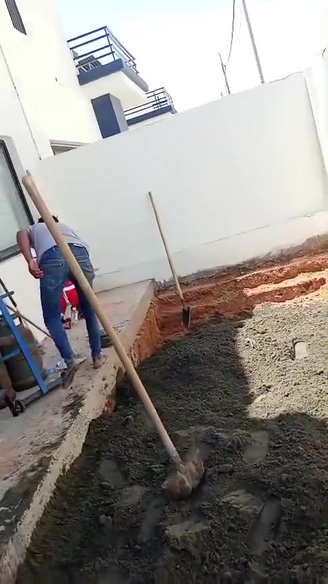 السلام عليكم اخوان  حفر حدائق وتنظيفها ورفع مخلفات السبيس الأنقاض وتبدليها بزميج او تربه صالحه الزراعه في مجمعات داخل النجف الاشرف فقط اتصل على الخط  *********** او   ***********واتساب

