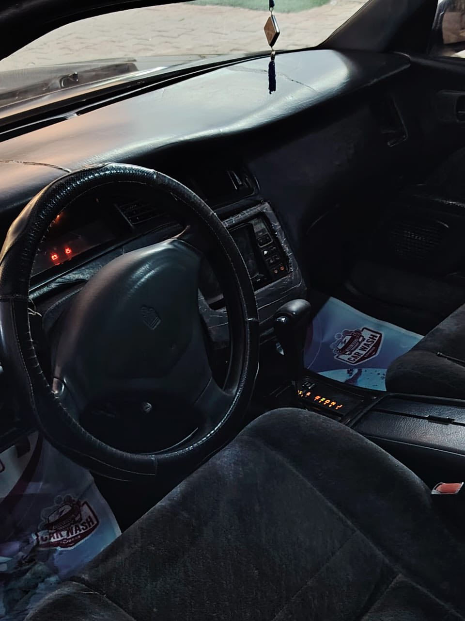 بطة متصل بأسمي رقم نينوى انكليزي مكان السيارة بغداد
بطانة باب السايق تعبانه وينرادله ترتيبات بسيطة 
محرك وكير وصدر وتخم تاير وباتري كله بالجيس 
*********** السعر ٣٧
