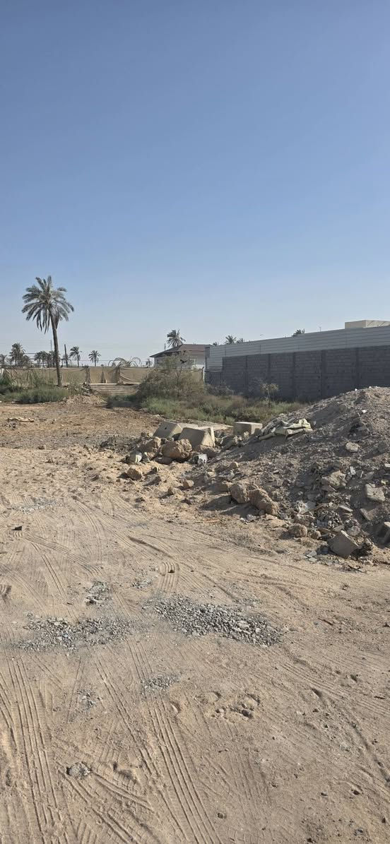 ربع دونم للبيع في الجزيرة _باب الهوى 
مجاور مقام سلمان المحمدي 
المساحة 625 متر طابو صرف زراعي 
بسم عراقي وكالة ومكاتبة ونسخة من الطابو 
على شارع تبليط 9 متر وخدمات ماء وكهرباء 
المنطقة مقسمة على دوانم وشاليهات 
بضهر الربع دونم نهر رئيسي 
رابع قطعة عن الشارع مال باب الهوى 
السعر 65 قابل للتفاوض للاستفسار اكثر 
اتصل على الرقم *********** البصرة, العراق
