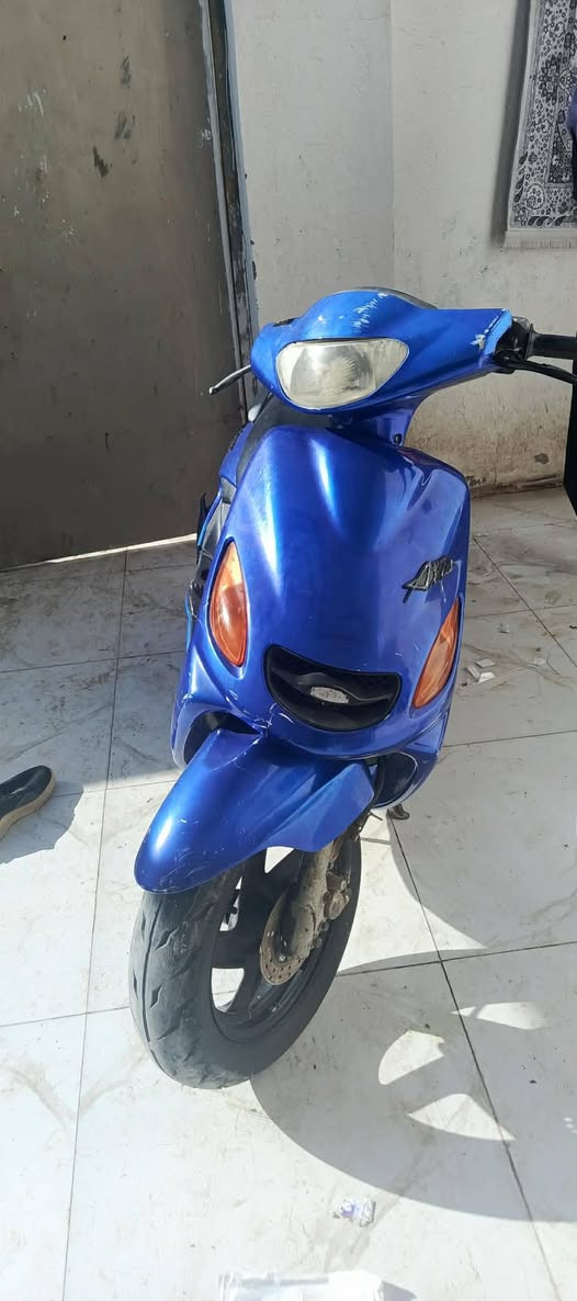 دراجة نظيفه للبيع السعر ٣٠٠ و بيه مجال للشراي لتواصل على الرقم ***********
