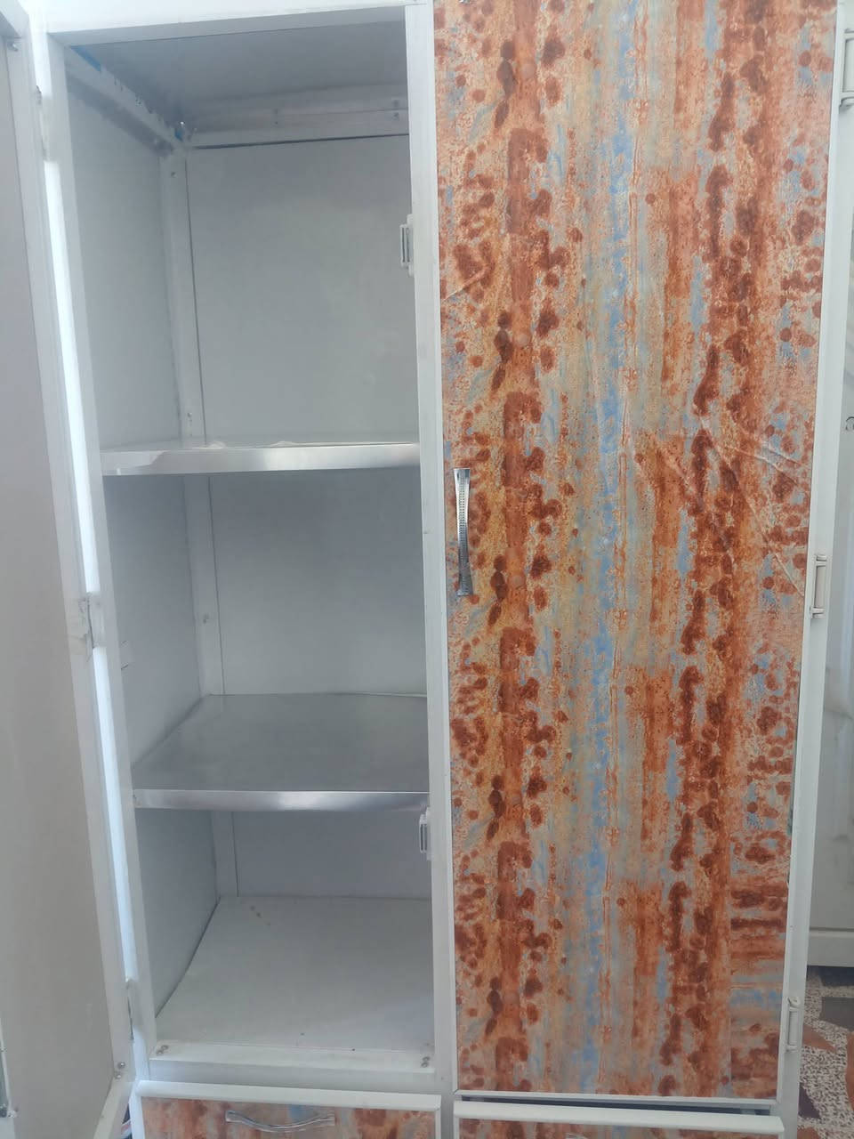 السلا م عليكم ورحمة الله وبركاته
كاونتر المنيوم  للبيع بابين سعر مناسب
لاحد الأصدقاء 

الاتصال على الرقم ***********
