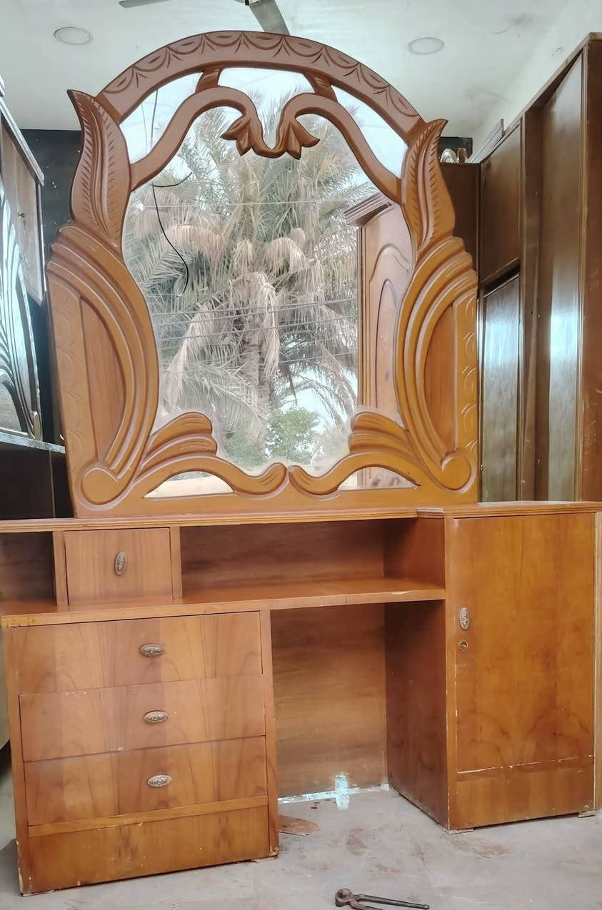 غرفة ٦ابواب ملحق صاج داخل وخارج غرفة نظيفة الارتفاع مترين ونص والعرض ٣امتار ونص السعر ٦٠٠ مكاني بغداد الشعلة هاتف *********** وبيه واتساب
