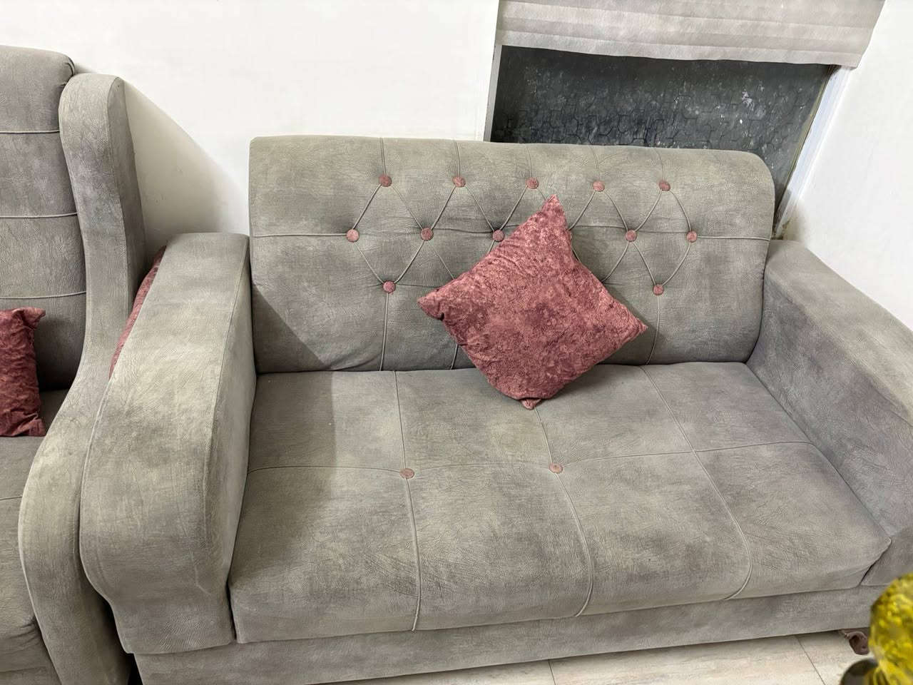 السلام عليكم
تخم 7 مقاعد ضرر حرق في كرسي واحد متضرر فقط سعره 200 مكان البكرية


**إذا كنت صاحب هذا الإعلان وتريد حذفه لأي سبب، رجاءا أرسل رسالة إلى الدعم الفني**