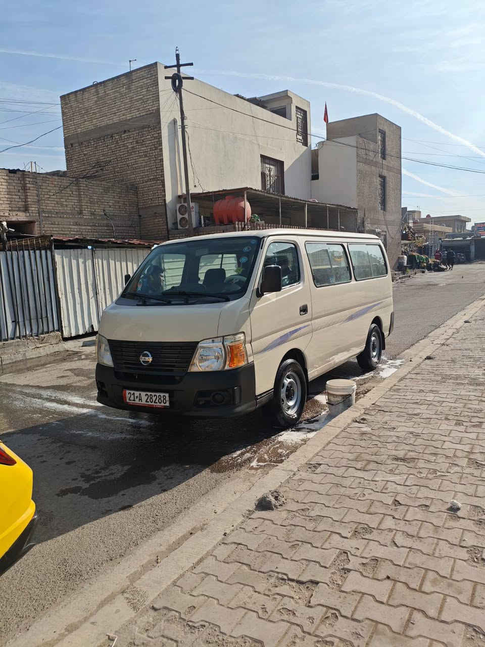 كيا نيسان اورفان موديل 2011
خاكيه مكفولة ماعدا بيها ضربه صغيرة  بصفحه  رقم سليماني *********** خاص
