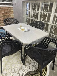 ثلاجه جديده للبيع وميز طعام 5كراسي العنوان بغداد07709643414