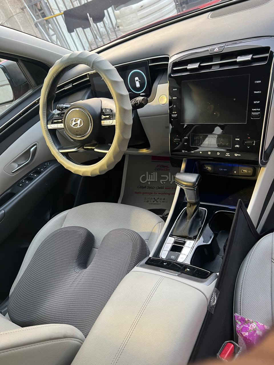 توكسان 2023 وارد امريكي 
ماشية ٤١ ألف ميل 
كل السيارة ليبل واحد بدون تبديل 
ضررهة بسيط شباك واصبع من البنيد وايرباك ستيرن وراجع سستم
والدعاميه نفسهة مصلحهة 
بيهة كلير من امريكا قطعتين جاملغ خلفي والباب الخلفي جهة السائق بدون ضرر
مواصفات 
فتحة وبصمة و تشغيل عن بعد
رادار امامي ونقط عمياء
تحديد مسار وقيادة ذاتية
تبريد قطعتين مناخ منفصل
كشن سائق كهرباء
كشنات جلد تدفئة
صندوق كهرباء
انظمة قيادة نورمال وسبورت وسمارت و snow
وبعد بيهة مواصفات هواي *********** سعر 200ورقه
