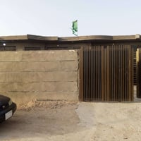 للبيع بيت حي العدل مساحه 300 متر بناء حديث كافه الخدمات ماء كهرباء تبل...