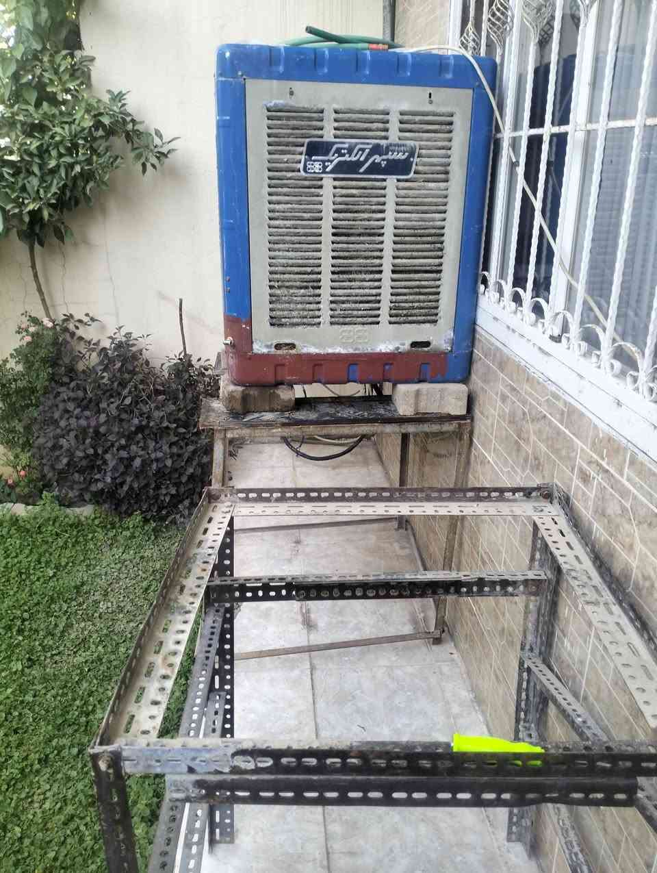 للبيع مبردة مع قاعدتين ..مبردة نظيفة سرعتين..كلها 120الف..***********
