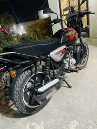 عندي بوكسر موديل ٢٠٢٢ دراجة كلش نضيفة مكينة مبدل بس كلاجات  رقم نكليزي...