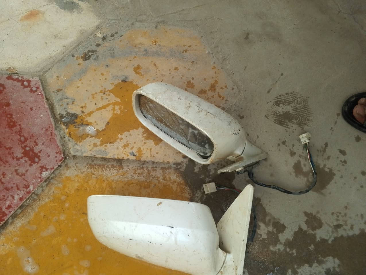 اسلام عليكم طكه نازل عمي بك لايت سيدان وكمبريسر وفان مال تبريد وزوج مرايات للبيع قيم وخذهن العنوان سوق الشيوخ حي العسكري ‏‪***********‬‏
