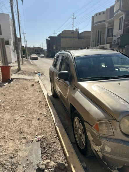 السلام عليكم 
جيب كومبارس للبيع موديل ٢٠٠٧ رقم بغداد ب اسمي شخصياً رقم دولي الانكليزي
مكينه كير اني شادهم انطيك بيهم ضمان
تبريد بدايه الصيف شديت منضومه جديده ( فريز + فان داخلي+ راديتر + كمبريسر ) 
كهربائيات كلها شغاله
حداديه ٧٥٪؜ 
تايرات ٨٠٪؜ 
باتري جديد 
تخم نوزلات 
تخم بلكات 
تخم مجاول 
حادث امريكا جاملغ خلفي عكس السايق وشويه من الباب ومعمرات بدون تبديل 
ونضربت عندي باب خلف السايق وبدلته 
نقصها شريط ستيرن هورن ما يشتغل 
مسنن مال جامه خلف السايق ما حصلته ماطور شغال وجامه جديده
سنتر لوك من الداخل يشتغل من الريمونت ما يشتغل 
السعر ٦٠ وبيها مجال 
عنوان السياره 
ذي قار / ناصريه / حي اور / قرب دار المسنين 
للتواصل 
‎*********** احمد علي
