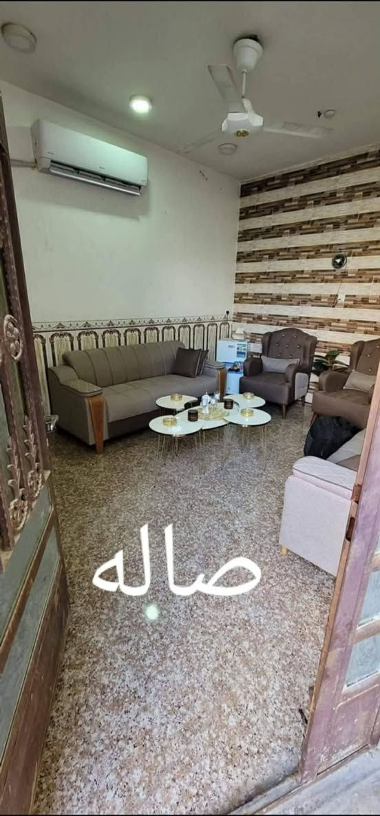 سلام عليكم يتوفر لدينا دار للبيع طابو زراعي سند 25 مساحه 150م طابق ونص يحتوي على غرفتين نوم واستقبال وصاله ومطبخ وخدمات بيت جديد خدمات كامله العنوان نهايه الشرطه الخامسه الدوانم قرب جامع ملك القدوس للاستفسار الاتصال على الرقم التالي *********** السعر مناسب جدا 75 وبي مجال
