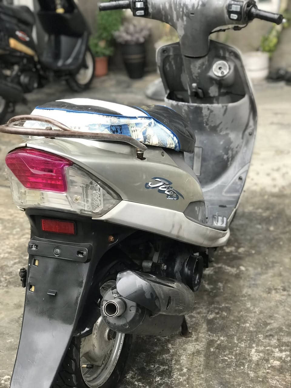 سلام عليكم ماكس منغولي للبيع كامله كهرباءيات شغاله  صلانصه اف ام سعر ٦٠٠وبيه مجال بصيط مكاني سده الهنديه ***********
