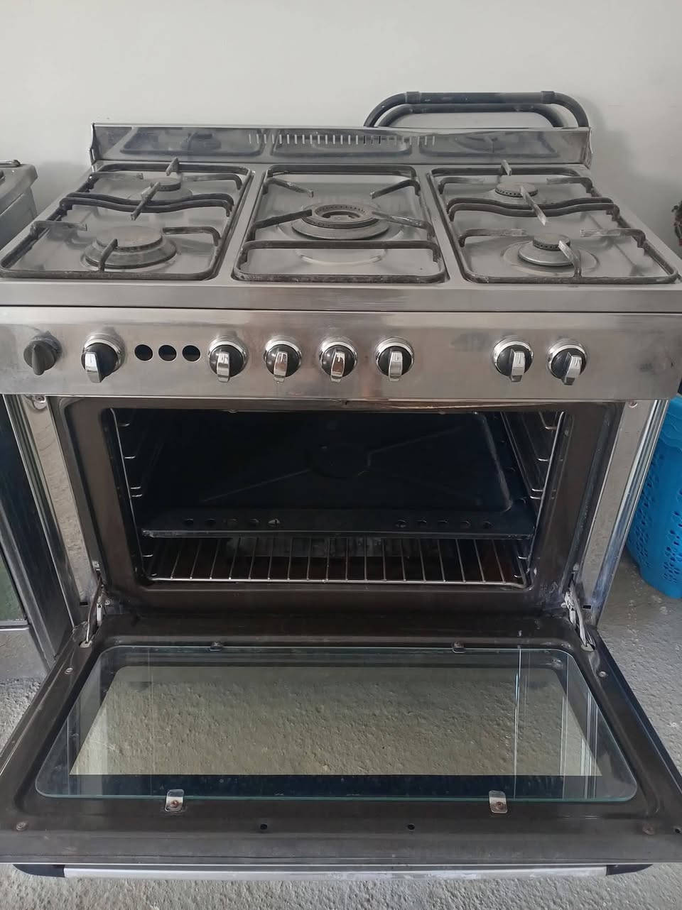 السلام عليكم ورحمة الله وبركاته غراض للبيع للاستفسار على هذا الرقم وبي واتساب ***********
