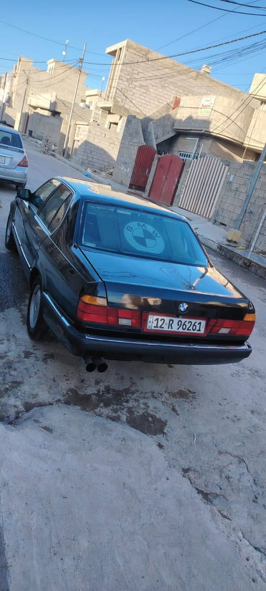 السلام عليكم من رخصة الادمن 
بي ام دبليو 735 موديل 1991 للبيع
أصل وفصل 35
كير ومحرك شرط
سلايت فتحة سقف
السيارة مصبوغة عام (بدون حادث أو ضرر)
تخم أمامي وخلفي جديد بالكامل
تايرات جديدة
بطارية جديدة
تبريد وتدفئة شغالين 100%
كوبون + رقم دولي
باسمـي وشرط التحويل
السيارة متعوب عليها حيل ومهتم بيها 👍
السعر 45 وبيها مجال الطيبين 
التواصل على الرقم ***********
