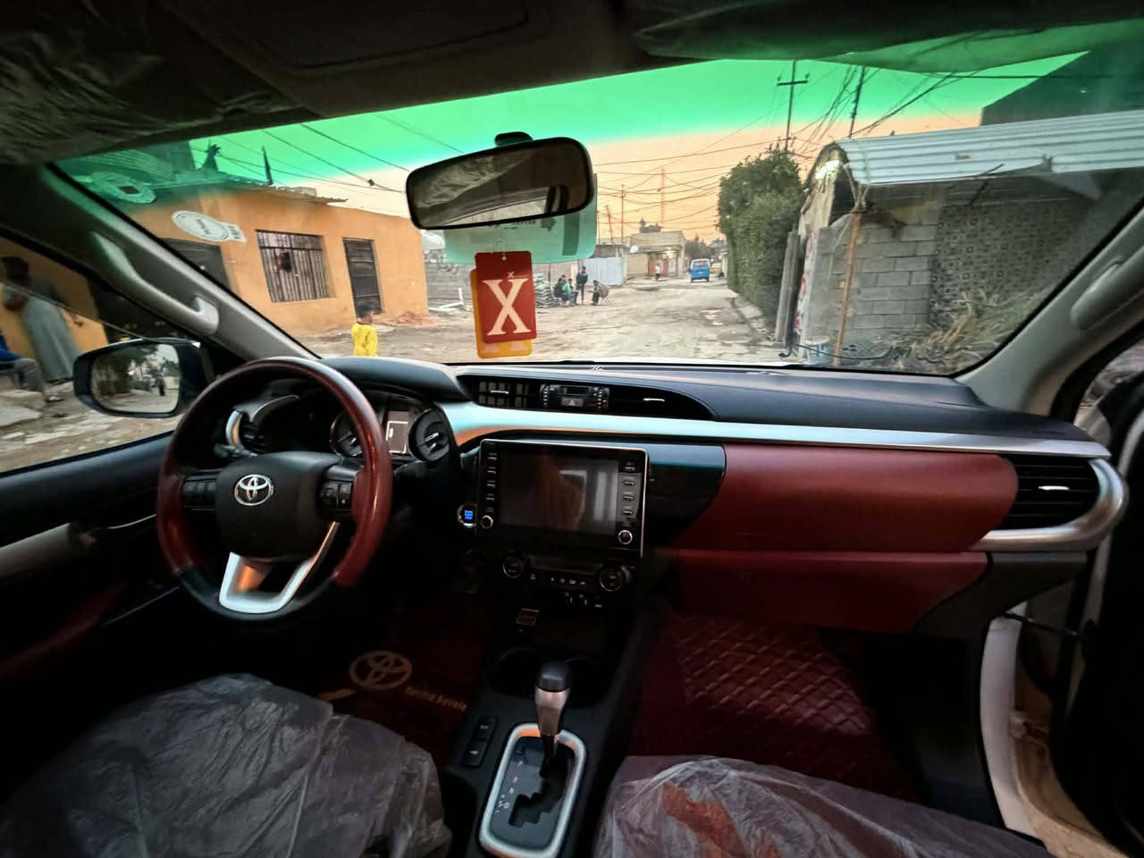 بيكم هايلوكس مديل ٢٣ سياره ساز فول تحكم شاحن لا سلكي تبريد بل كشنات سياره علا وضع شركه ماشيه ٤٠مكان سياره مشتل رقم *********** سياره بسمي ثاني يوم تحويل
