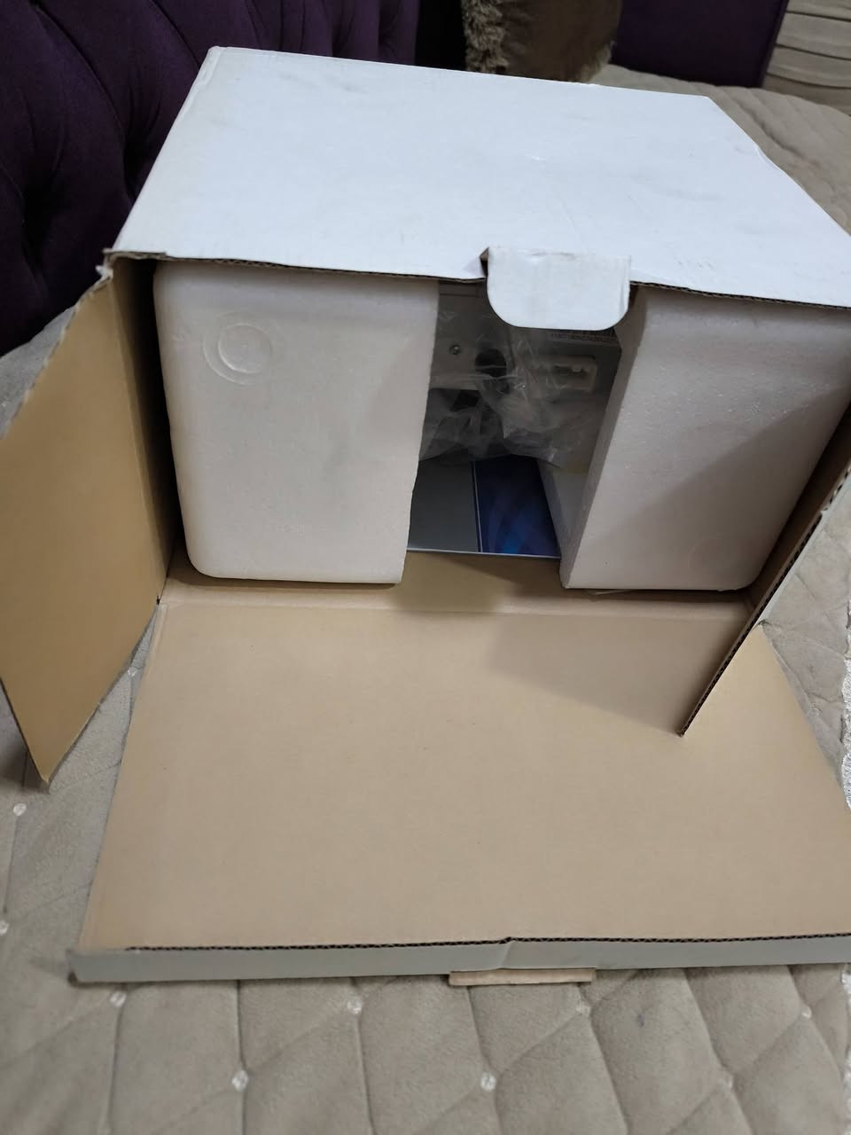 السلام عليكم 
مسجل فوتون جديد غير مستعمل وعلفحص 
مكان بابل حله ورديه خارج سيف سعد
***********
