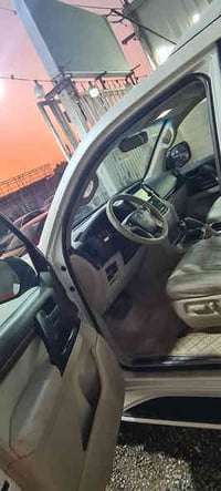 لاندكروزر 18 وايدشن اصل ماشيه 120 الف سياره كفاله معنى كلمه بيها فقط ص...