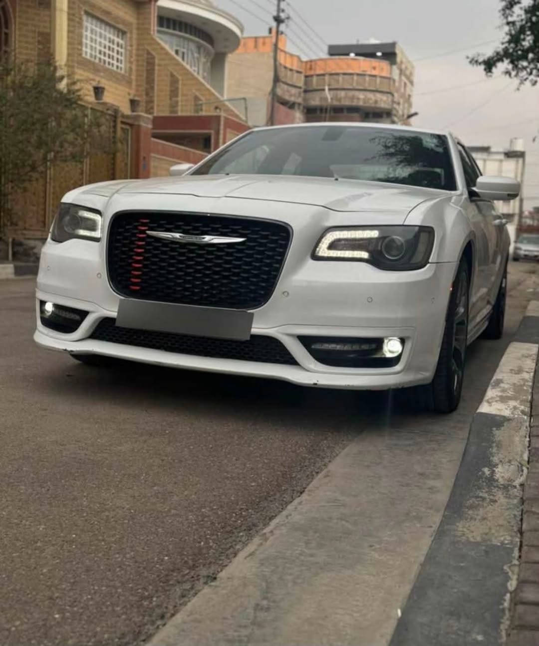 السلام عليكم 
كرايسلر s300
2018 
ماشيه 170 كيلو متر حقيقي 
سياره مال جناي مامشتغل بيها خط 
كفالة ومابيها اي نقص 
فول حساس امامي خلفي 
رادار جانبي اشاره مري 
مواصفات الاس معروفه 
سياره كفاله عدا مكانين صغار وموضحهم بالصور 
السعر 285 وبيها مجال 
مكاني بصرة
***********
