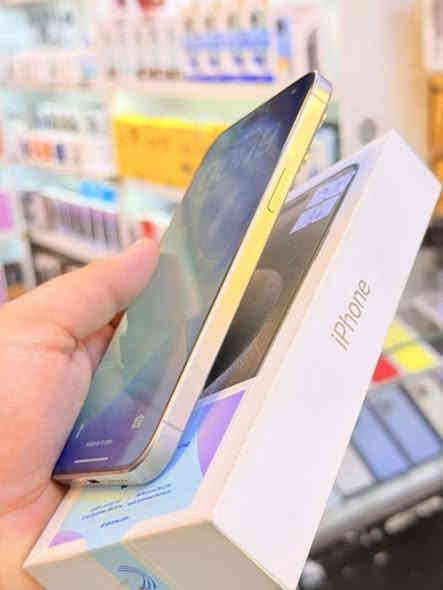 ايفون 15برو ماكس ذاكره 256بطاريه 98‎%‎جهاز اخو جديد زلغ واحد مابي وتر بروف جهاز بمعنه كلامه نضيف هوه جديد سوه عربي شرق اوسط لا مفتوح ولا مصلح ملحقات كامله ضمان 5ايام من مركز لوان مميز 
سعر مليون 100الف قفله من الاخير 
بغداد البياع شارع عشرين مكتب ماستر للمبايل 
***********
