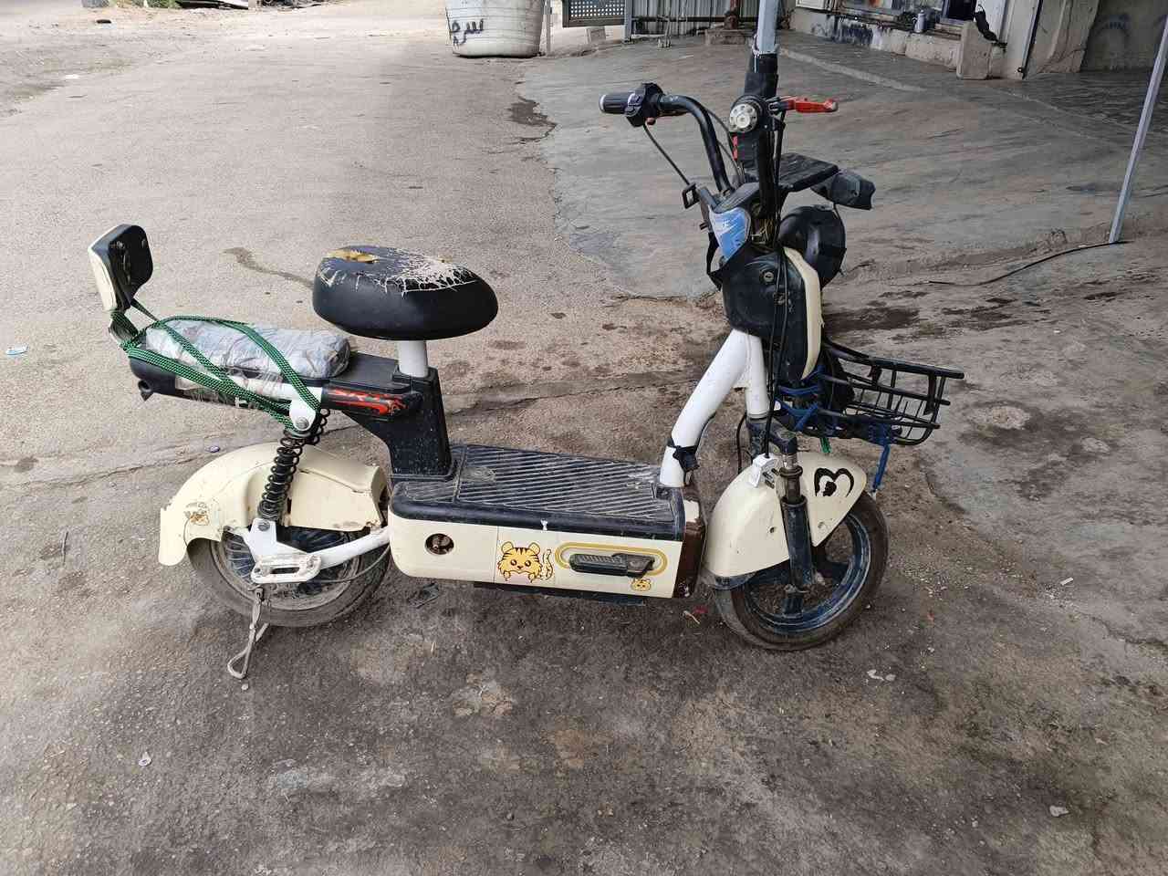 للبيع
دراجه شحن للبيع شغال مابي نقص 
***********
