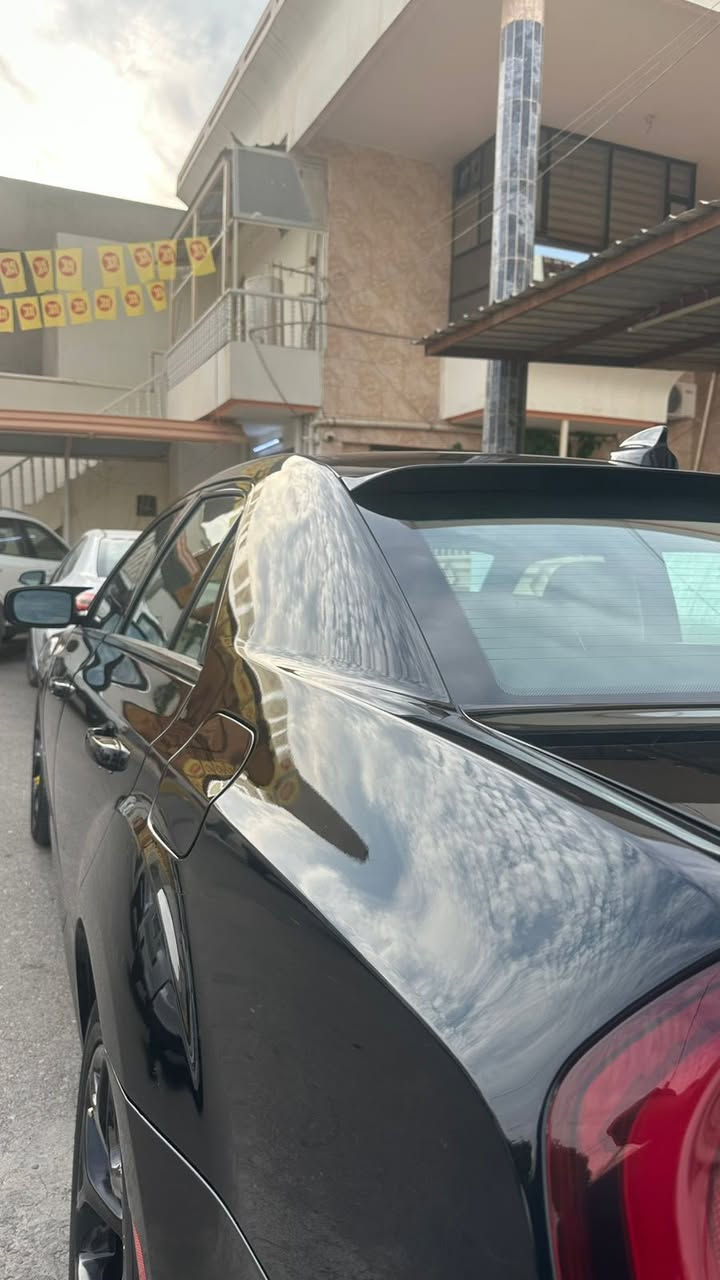 للبيع: كرايسلر 300S وارد كندي 2018

ماشية 126 الف ميل فقط على وضع شركة شرط

حجم المحرك 3600

السيارة
بيها قطعه وحده صبغ  فقططط جاملغ سكن امامي بدون دواخل بدون ايرباكات بشرط

مواصفات السيارة

حساسات أمامية وخلفية
ومصابيح أمامية زينون مع LED بلوجكتر
ويل قياس 20 إنج
شاشة كبيرة مع نظام ملاحة (GPS)
سستم صوت الباين كامل مع دمام خلفي
كراسي جلد طبيعي بشعار S
مقاعد أمامية كهربائية (عدد 2) + تدفئة
تشغيل عن بُعد
تدفئة ستيرن
محدد سرعة
كاميرا خلفية دوارة
مرايا رادار مع ترحيب متحسسة للضوء
دخول ذكي (بصمة)
تبريد مركزي قطعتين
بصمتة ابواب
شاشه ابل كار بلي واندرويد اوتو 
شفتات ستيرن 
فول تحكمات ستيرن
جامات اوتو

للتوضيح : سيارة مرقمه اربيل وجاهزه تريد تحويل او وكاله حاضر.. سيارة مكانها كركوك..گير ومحرك وكهربائيات وتبريد وتخم تايرات تايوندي وحداديه كله بشرط الفحص گلوب واحد مامشتغل بيها وسيارة ترايهه صفر مصروف عليها مثل ماموضح بالصور وبالعافيه ع ياخذها 

للتواصل 
واتساب أو اتصال أو على الرقم 

***********
