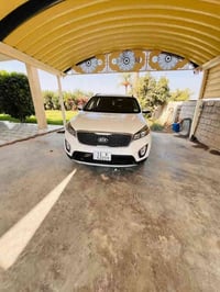 سورنتو2016 خليجي 6سلندر كفاله من الصبغ والحادث والتبديل  مواصفات فول ل...