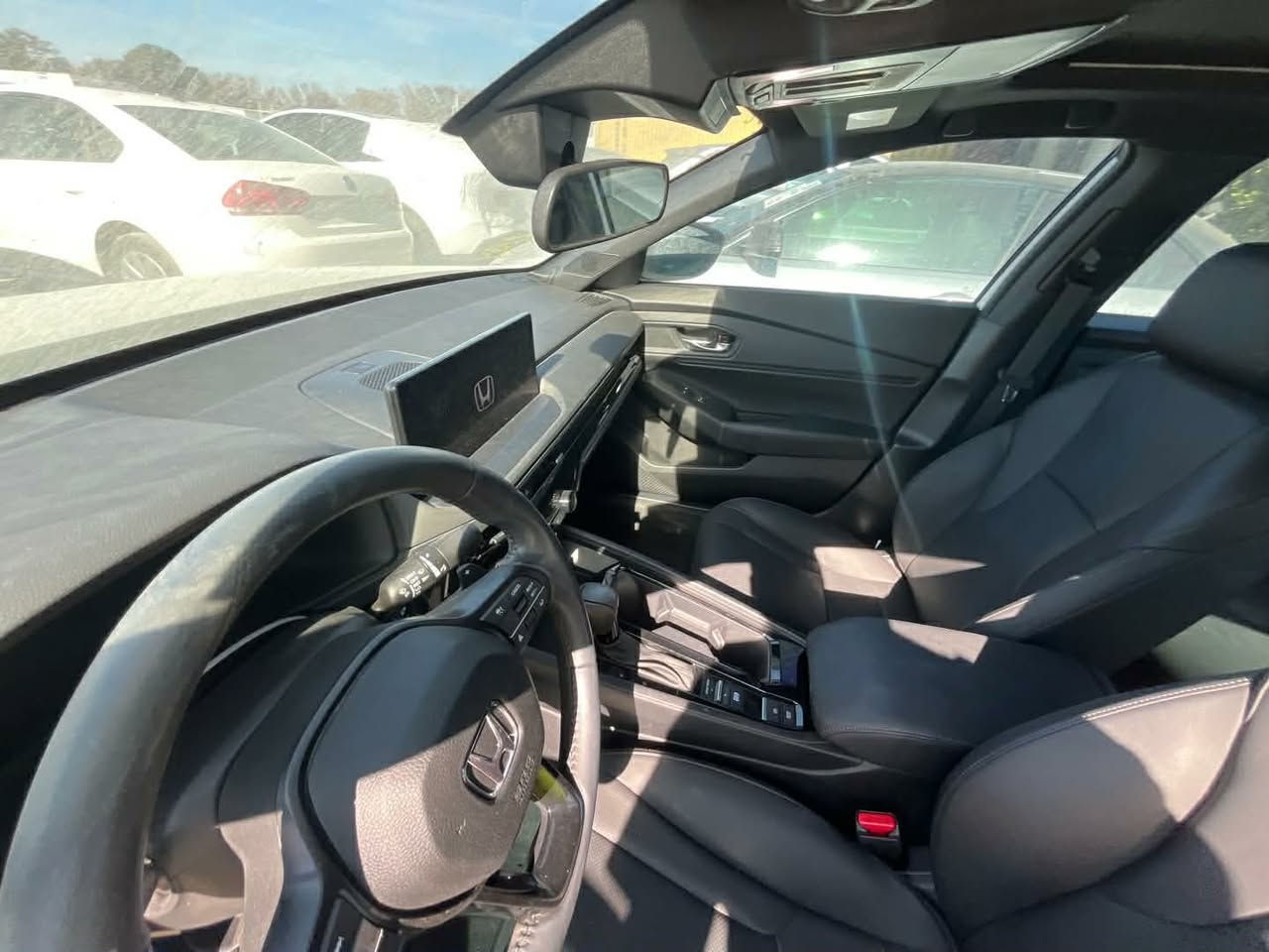 السلام عليكم 
وصول جديد الى منطقه الحره 
هوندا اكورد هايبرد سبورت L
موديل 2024 
ماشيه 11 الف ميل
مكينه 2000 دوش 
 الشاصي 1HGCY2F72RA064751
بدون ايرباك 
ابيع السياره حره 
السعر :160 
اي استفسار : ***********
