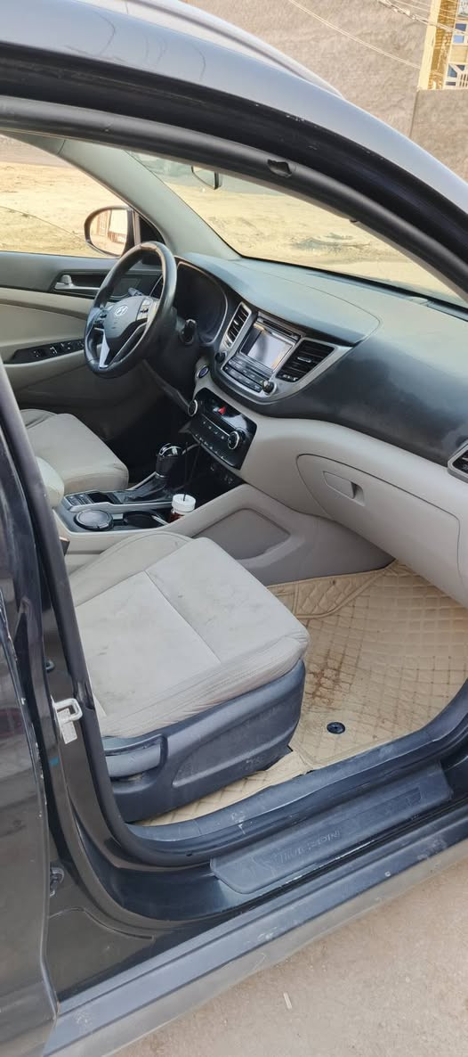 توسان ٢٠١٦ فول مواصفات عده الفتحه رقم بغداد بأسمنه بيها باب وجاملغ محرك ١٦٠٠ تيربوو للبيع السعر ١٢٠ وبيها مجال اتصل ع رقم ***********
