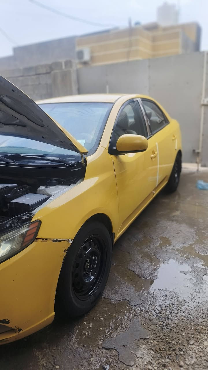 سلام عليكم كيا فورتي وارد كندي ٢٠١٠ (كير عادي)  حادثها بنيد فقط  وخشم الشاصي تعديل مابي لاصبع ولا حار   وبيها بالباب بارد شي قليل  ولباقي مكفول   السعر ٦٨ وبيها مجال  ***********
