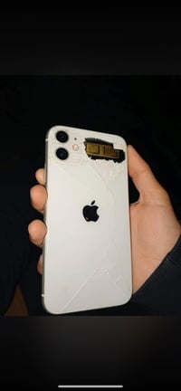 ايفون ١١ عادي  مبدل بس شاشه بطاريه بلاد ٨١ كلشي شغال بي فيس ايدي كلشي ...