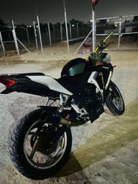 بطح هونده CBR مكينه 250للبيع أو مراوس دراجه شغاله وابيع كوم حديد  دراج...