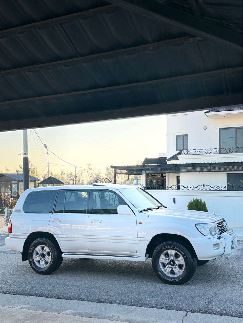 بۆ فرۆشتن...لبیع 
تۆیۆتا لاند کرۆزەر مۆنیکا موديل2006.   V8. V.XR 
شاشه وكاميره جه ك به رزو نزم ده بيت
گيرو مه كينه ى به شه رت بى عه يبه .   
بوياخى  نيه  قه پىو قوپ و  شوختى نيه  
فوول موا سه فات
 گير ئوتوماتيك 
ناو فورميكا 
ده بل ئه كسل  
سلايت
 سه لاجه 
حاسه كاميرا 
ته بريد مه ركه زي
بوياخي نيه
***********
***********
سعر ….!!!!!!! كويسينجاك, أربيل
