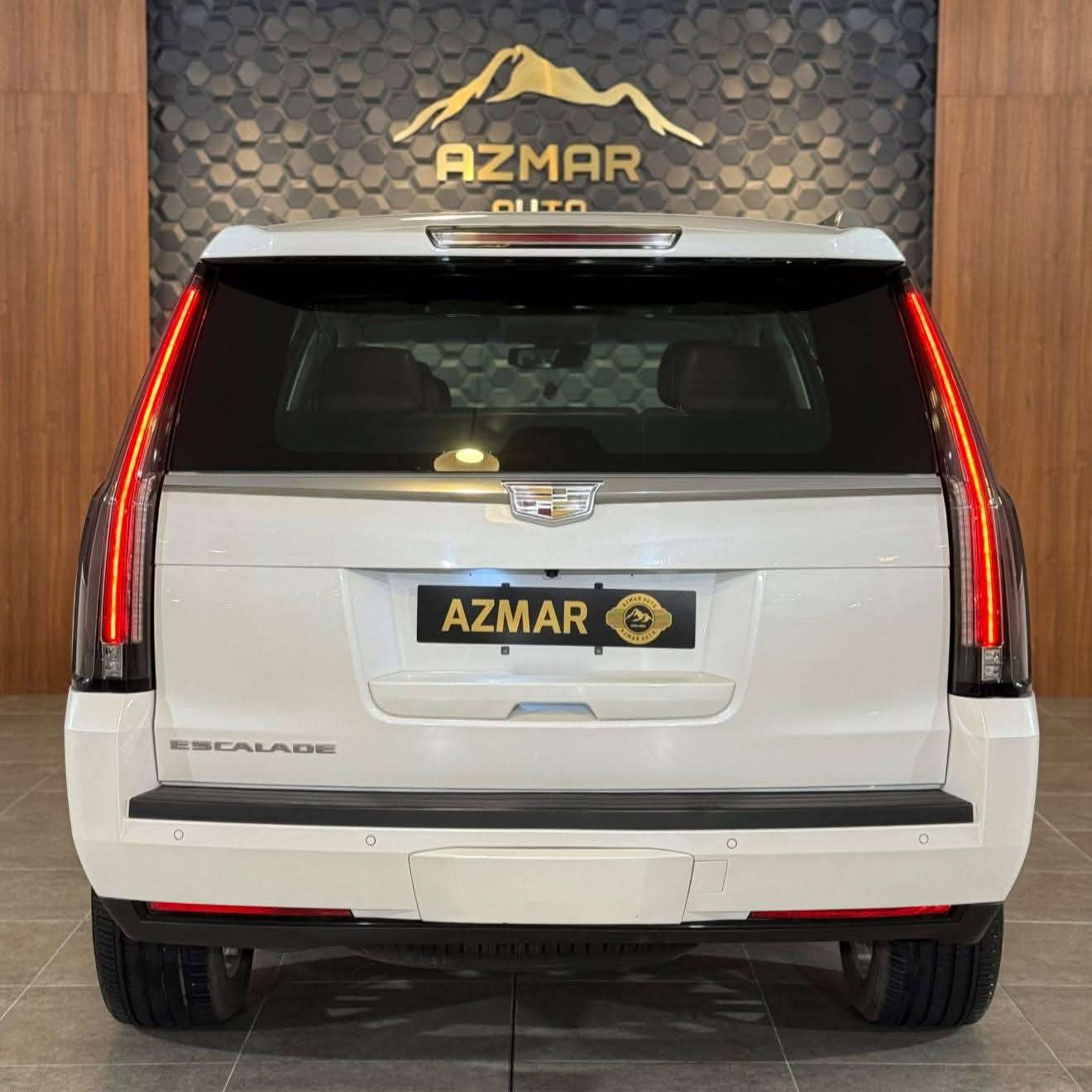 كاديلاك اسكاليد 
موديل:- ٢٠١٦
السعر :347 ورقه
اخوان السياره جديده جدا ومابيها نقص 
وكلشي بيها بشرط 
وارد  خليجي شركة المنصور 
فول مواصفات رادار وخمس كامرات وكشنات تدفئة وتبريد وكهرباء وخزن وكشن هزاز ومراية داخلية كامرا hd وبعد هواي مواصفات ماتنذكر  
ملاحظة:-  سنوية وهزة جديدة ثاني يوم تحويل 

العنوان :- السليمانية المعارض الجديدة شركة( ازمر اوتو )

للاستفسار :- *********** السليمانية, العراق
