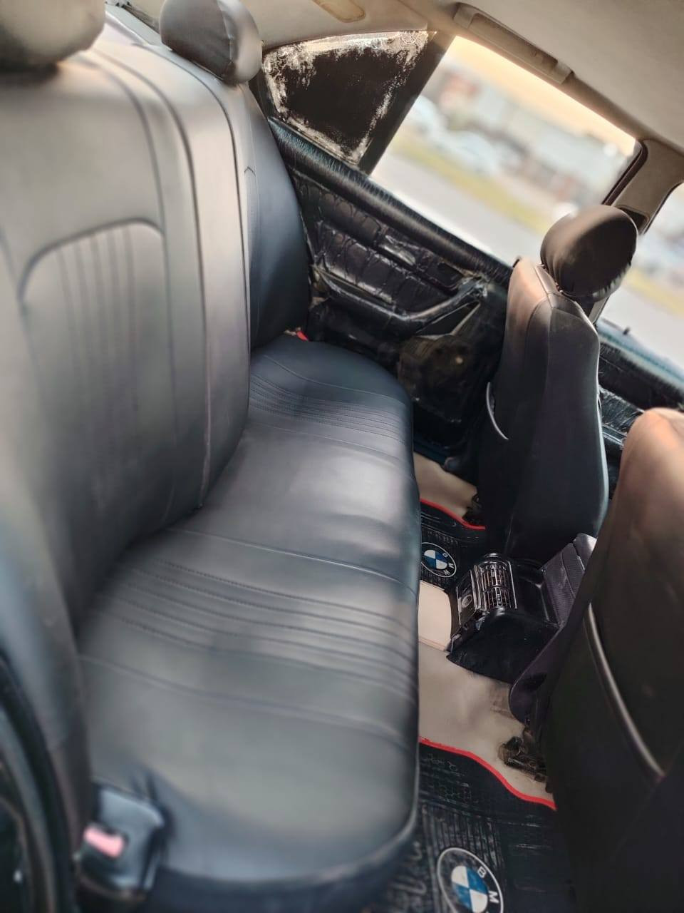 السلام عليكم بي ام 535 المكان واسط /قضاء الصويره  للاستفسار اكثر اتصل وبيك خير وتدلل *********** السيار جاهزة بس  بيهه نقوصات بسيطه وشخوط بالصفحه اليمنى
