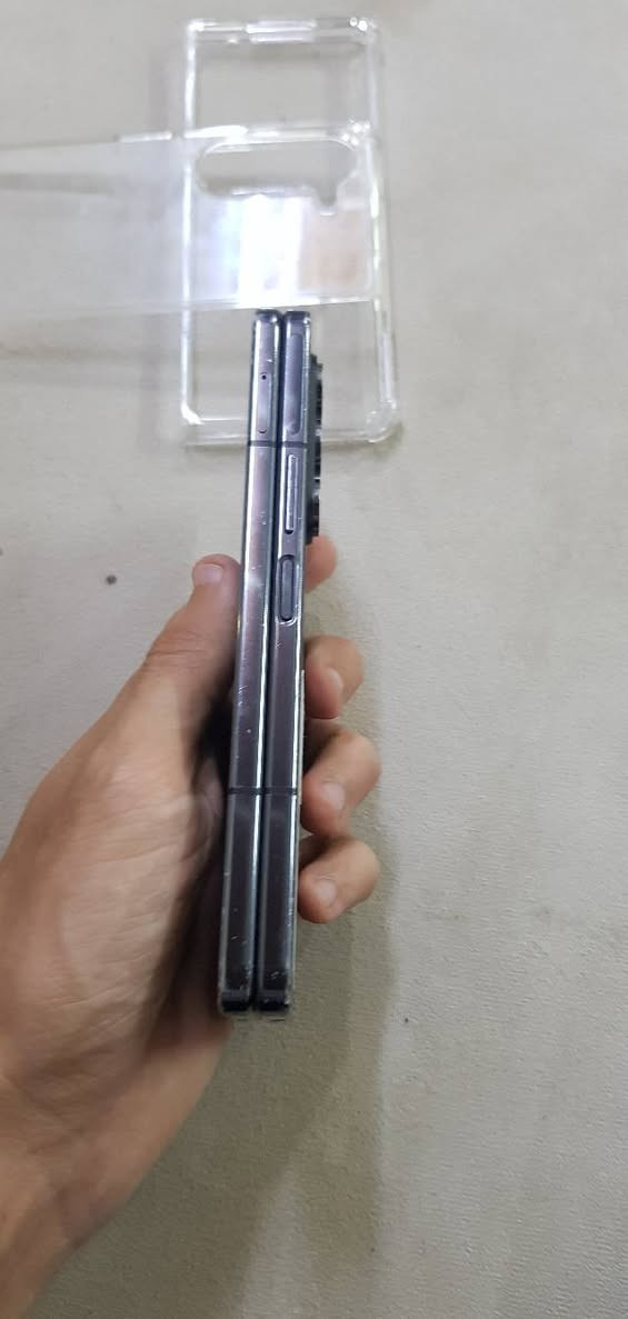 Z fold 5 
ram 12 hard 1T
العیوب مبین بل صور بدون ملحقات 650و مجال


**إذا كنت صاحب هذا الإعلان وتريد حذفه لأي سبب، رجاءا أرسل رسالة إلى الدعم الفني**